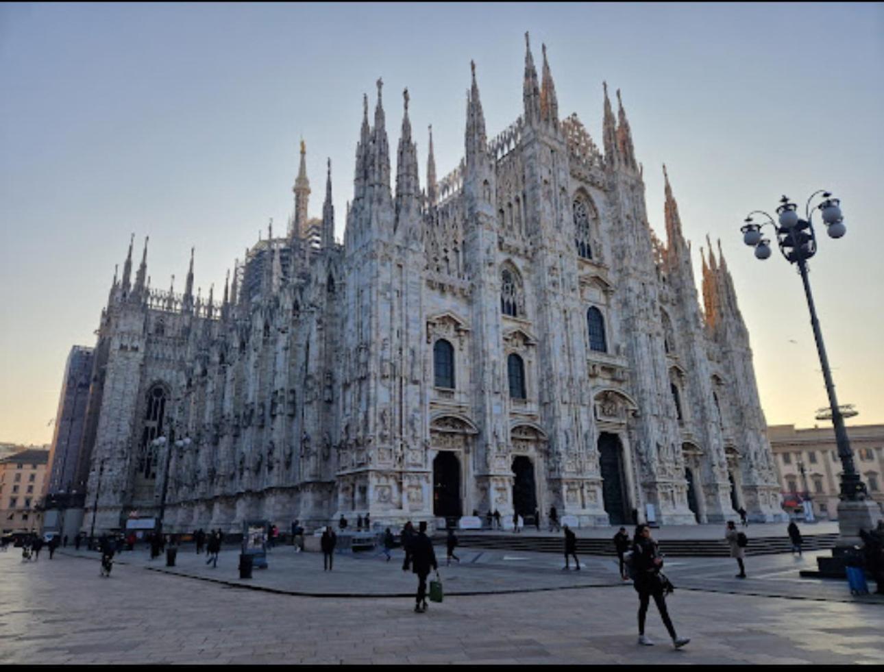 Apartment Duomo Bocconi Navigli Milan Bagian luar foto