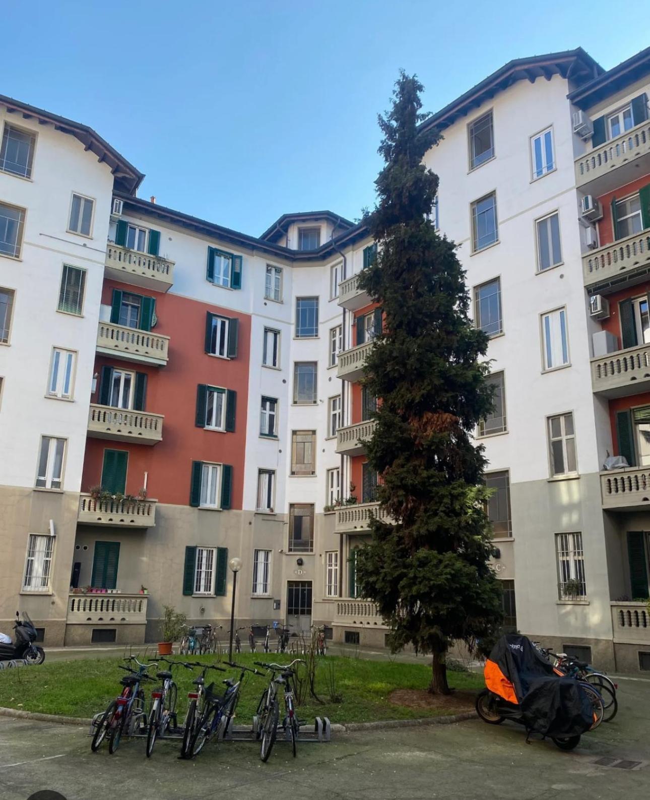 Apartment Duomo Bocconi Navigli Milan Bagian luar foto