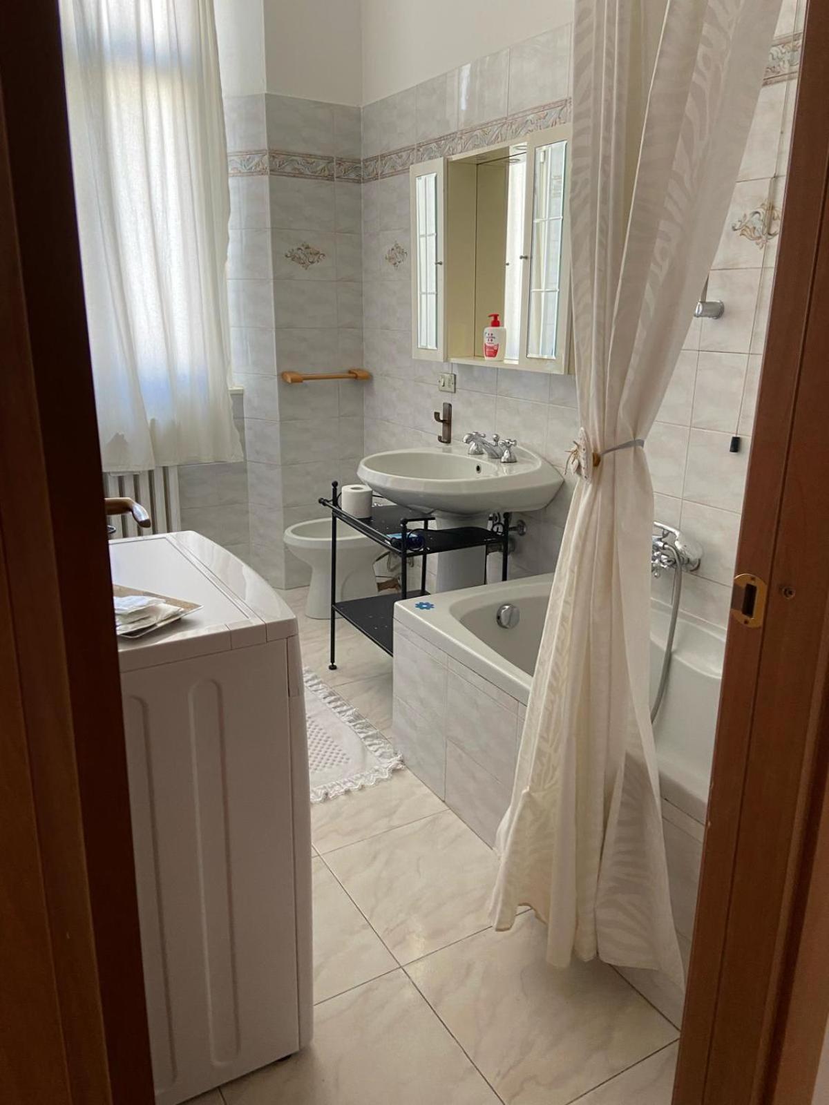 Apartment Duomo Bocconi Navigli Milan Bagian luar foto